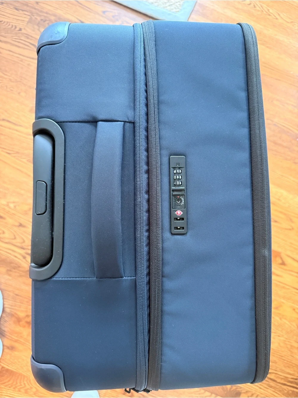 Away expandable large suitcase softside Navy Fabric 21”x26” travel vacation